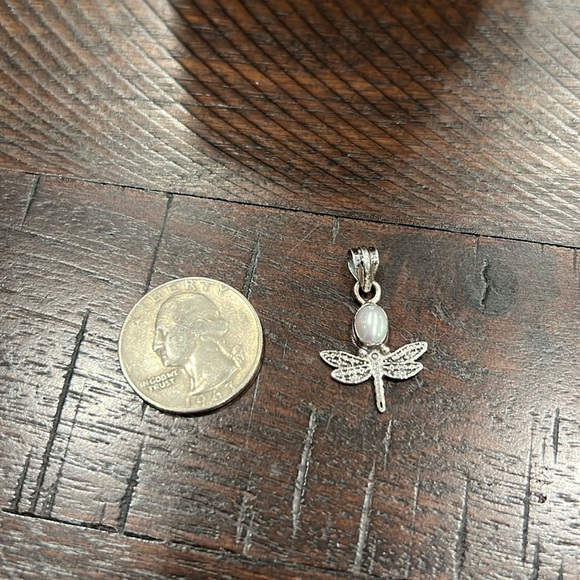 Sterling .925 Dragonfly & Pearl Pendant - Picture 3 of 6